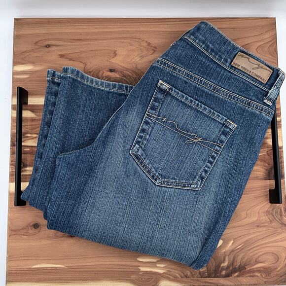 New York & Company Curvy Low Rise Bootcut Jeans Size 4 Medium Wash Denim Pants - Picture 1 of 5